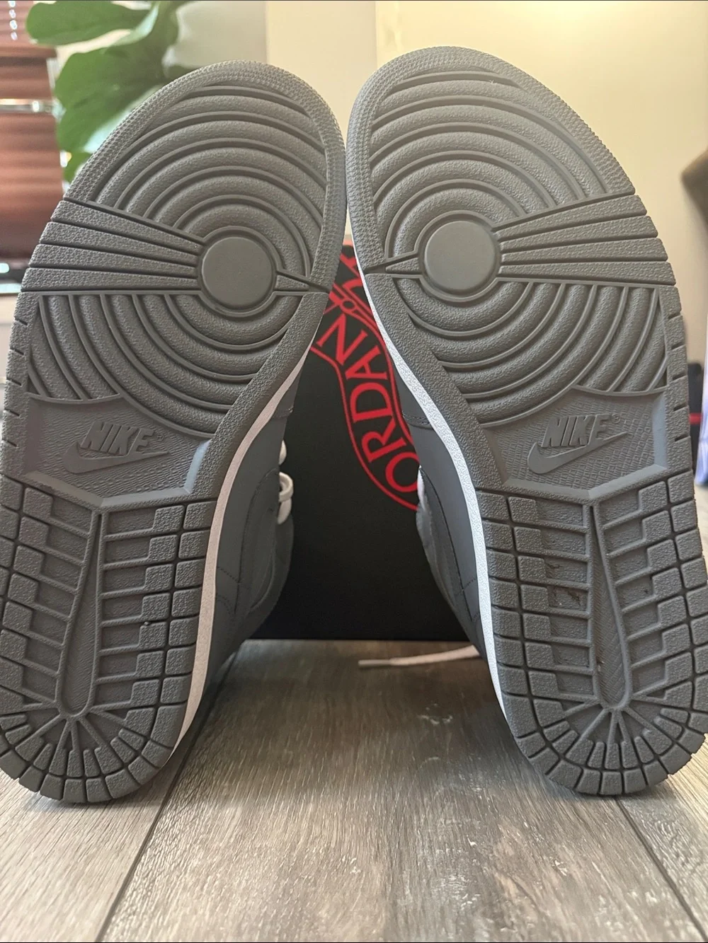 Air Jordan 1 Mid ‘-Cool Grey Whote’